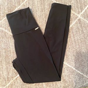 ECHT High Waisted Force Scrunch Leggings II Black